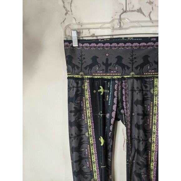Teeki Legging Women Small Gray Crop Capri Cactus Southwest Horse Desert Wild - Picture 5 of 7